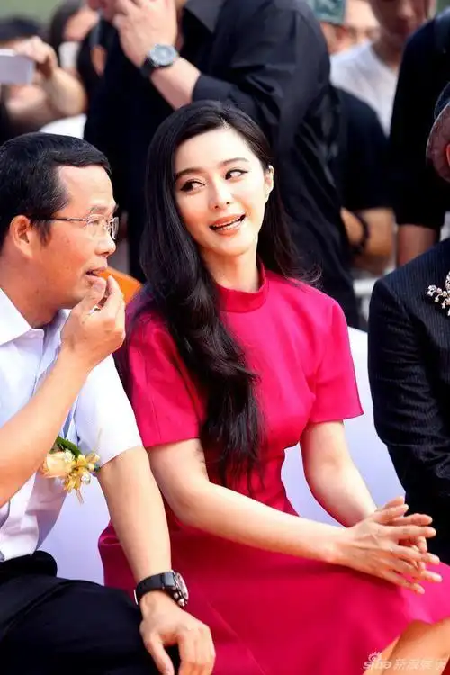 范冰冰林志玲章子怡 盘点女星与地产大佬亲密瞬间