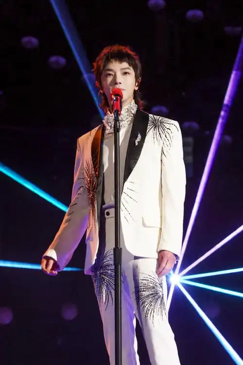 华晨宇舞台好浪漫##华晨宇舞台实时收视率登顶