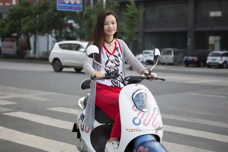 雅迪高端电动车走俏预示城市通勤骑兵时代来临