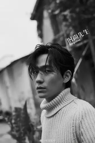 朱一龙7015《时尚先生esquire 》2018年9月刊,黑白静默中_高清