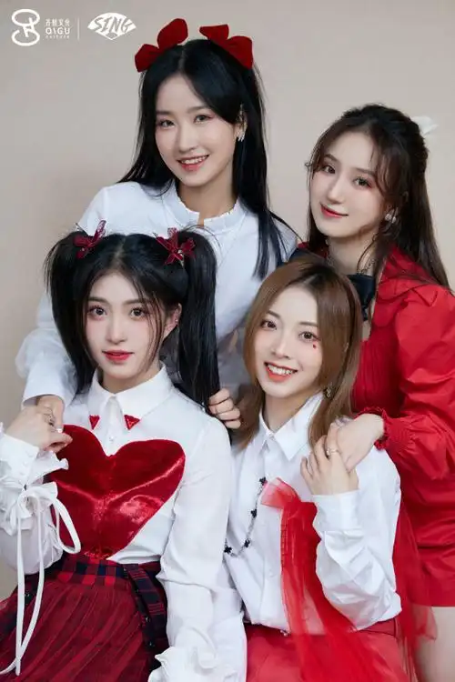 当晚,sing女团成员许诗茵,林嘉慧,钟颖,尹万蕊身着大气明亮的红色系