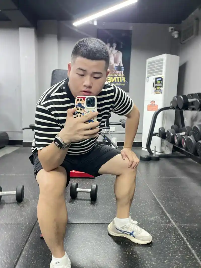 我摊牌了.身高165cm,体重175斤 今天多多用舌头舔鼻子 - 抖音