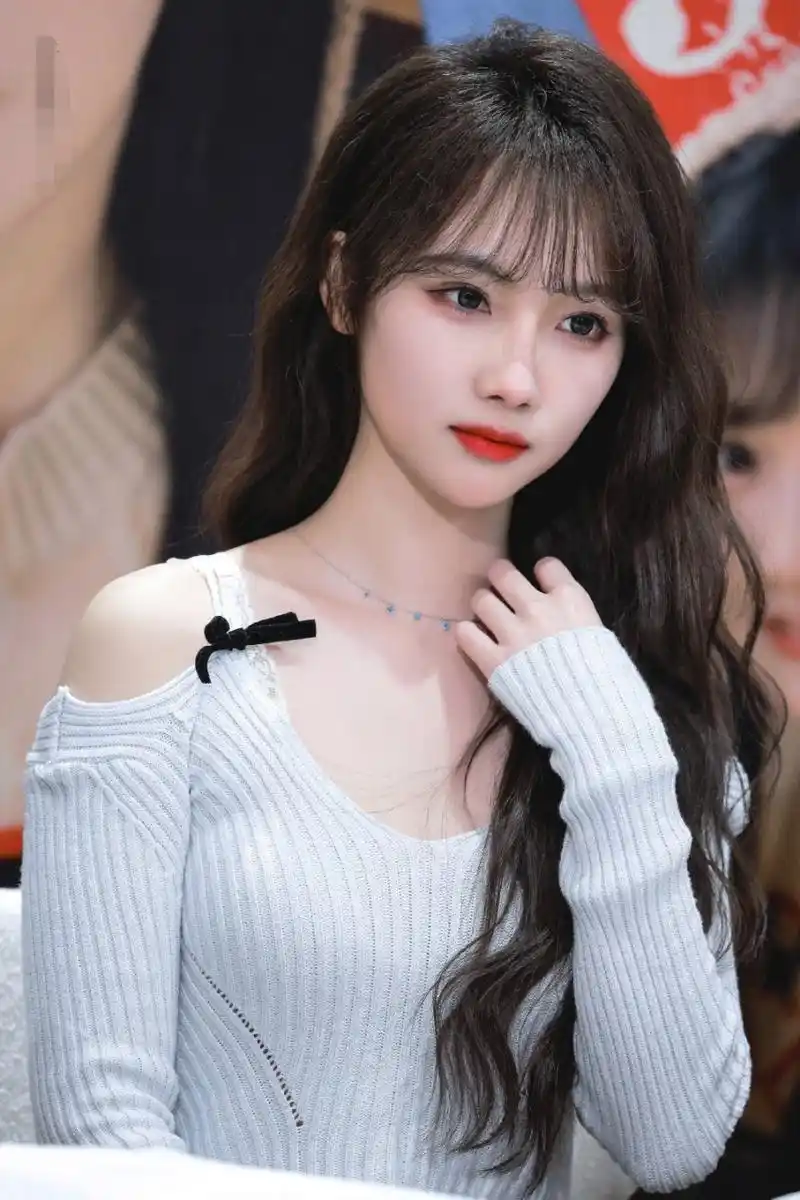 宋昕冉不愧是纯欲女神,诱人红唇迷人身材无一不散发着迷人的魅力!