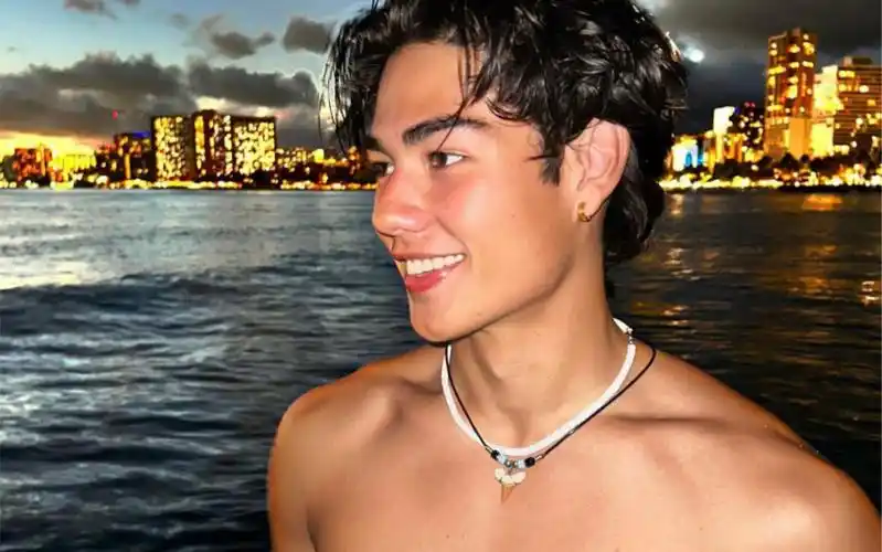 【法韩混血】热爱健身且拥有一身古铜色皮肤的19岁法韩混血帅哥théo