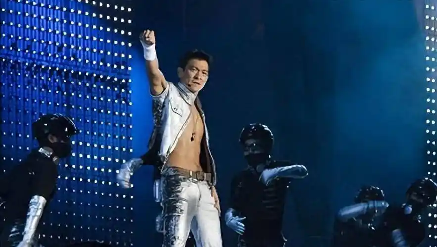 62岁刘德华状态不输小鲜肉,公开三餐惊呆众人,今代言华为格局大_身材