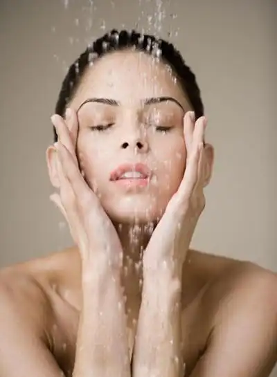 夏季肌肤如何补水保湿?面面俱到养成水润透白好皮肤_四海女性网