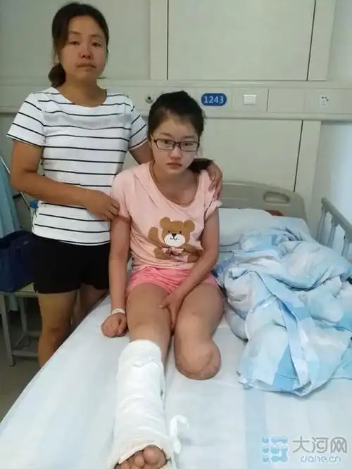 先天性脊髓脊膜膨出 18岁少女带尿不湿16年又遭截肢