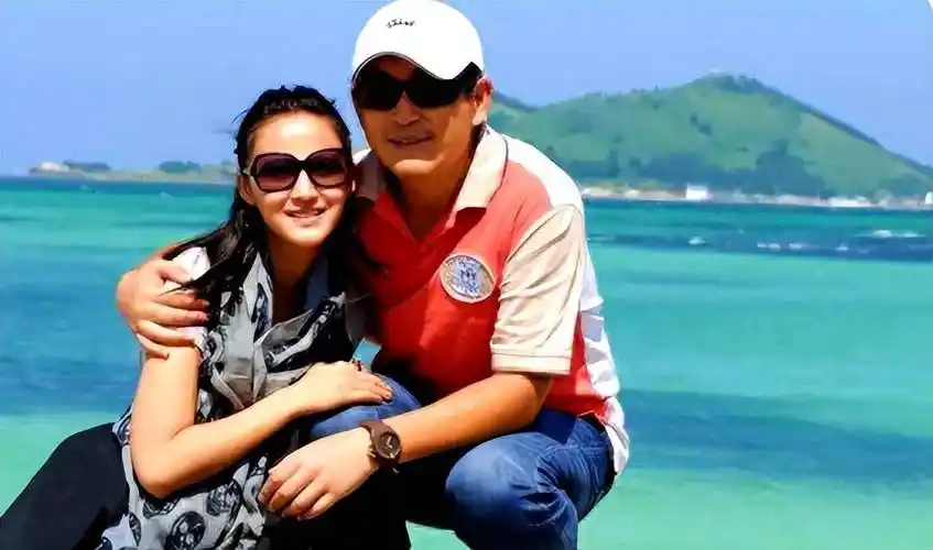 演员王志飞:为小16岁女友分手发妻,与现任妻子认识3天就闪婚!