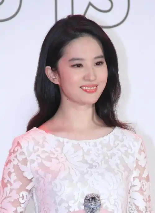 刘亦菲:内地娱乐圈仙女才女再度展现多面魅力!