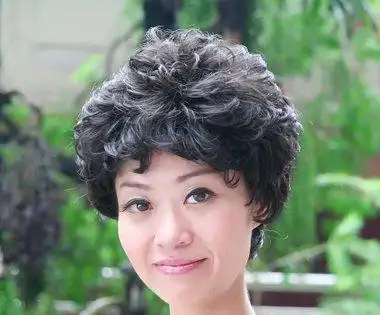 中老年女士烫发发型要时尚流行还是属卷烫发设计