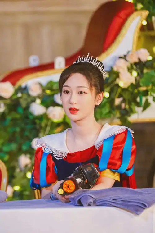 杨紫cos白雪公主造型真的好好看啊,就是白. 来自迷妹速报 - 微博