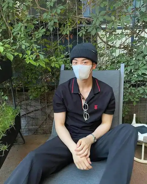 做个有人气的男生车银优穿搭了解下