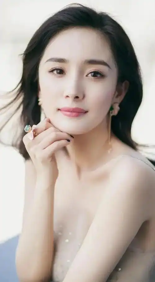 最新极品迷人,杨幂超清精品写真,分享给大家一起欣赏吧!