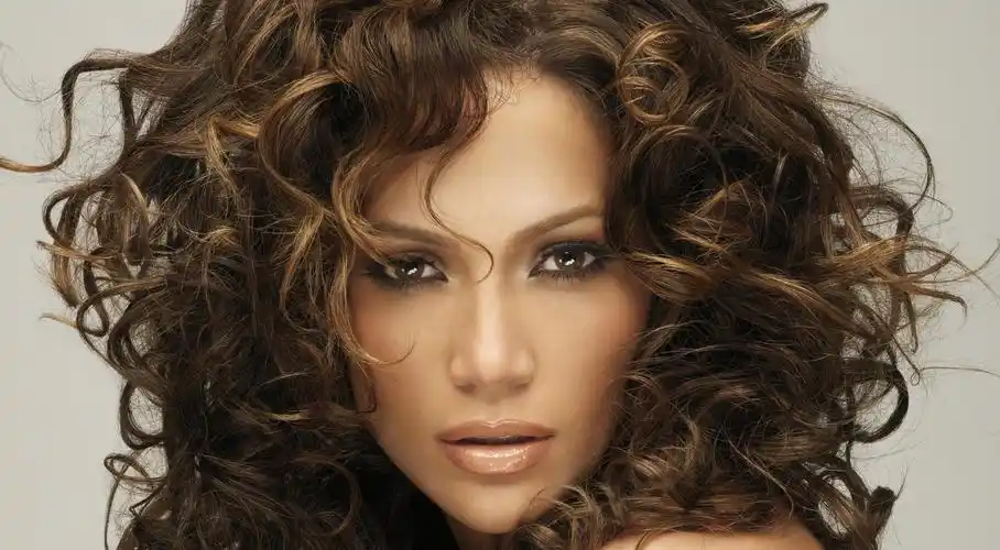 英国卷发美女图片-卷发美女图片 发型-性感s型欧美卷发美女图片(37p)