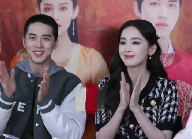 古力娜扎与许魏洲携手亮相活动,完美般配展现时尚魅力