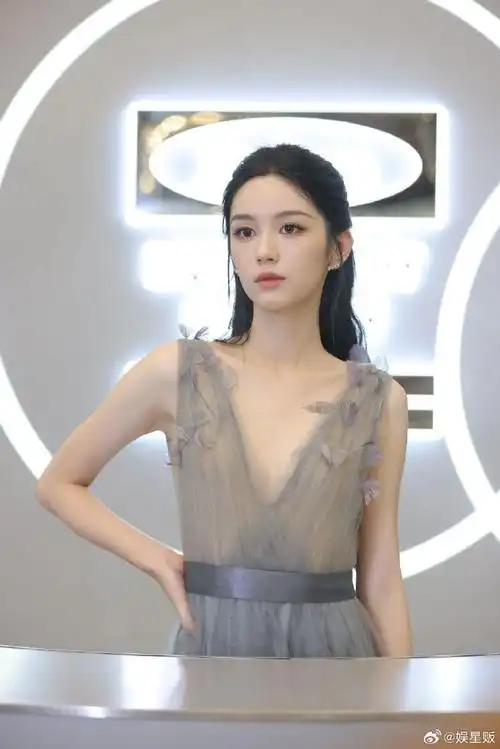 我看大家的原图直出三个人的脸都特别小巧紧致,感觉整个人都在发光,太