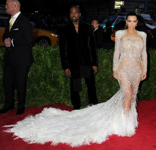 好莱坞女星们的裸体时尚