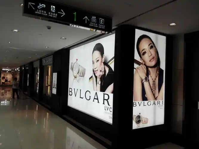 商品专题_广告箱我们经常会在道路,商场,展览会或公园见到灯箱广告