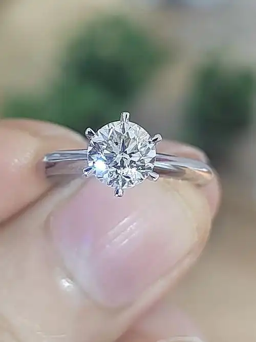f色vs2天然钻石戒指一克拉钻戒