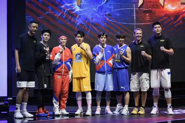 超级企鹅红蓝大战阵容出炉帕克吉诺比利领衔群星对决