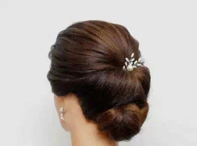 盘头发造型有哪些技巧 盘发变简单的方法