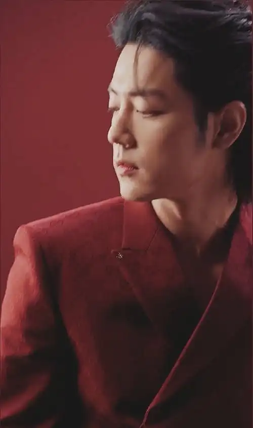 肖战我喜欢你##肖战红西装大背头