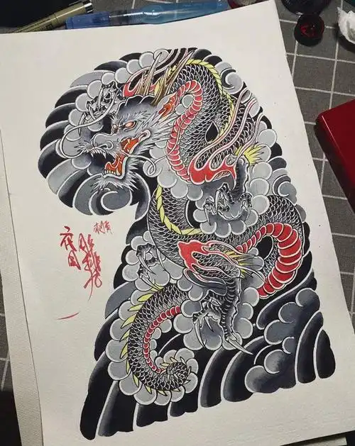 半甲龙纹身图片_老传统纹身图案