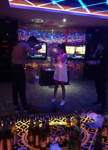 缤纷年华量贩式ktv烧烤