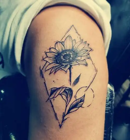 向日葵纹身图片_手臂点刺几何向日葵纹身图案