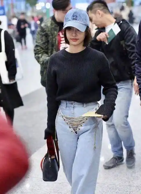 有人觉得很好看,但是也有网友表示欣赏不来,毕竟蔡依林的身高只有一米