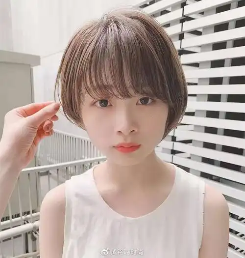 脸圆又大的女生适合什么发型六款好打理显脸瘦的短发时尚养眼