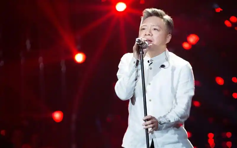 李晓东,又名李丰溢,出生于中国,中国内地民谣男歌手,音乐制作人,歌唱