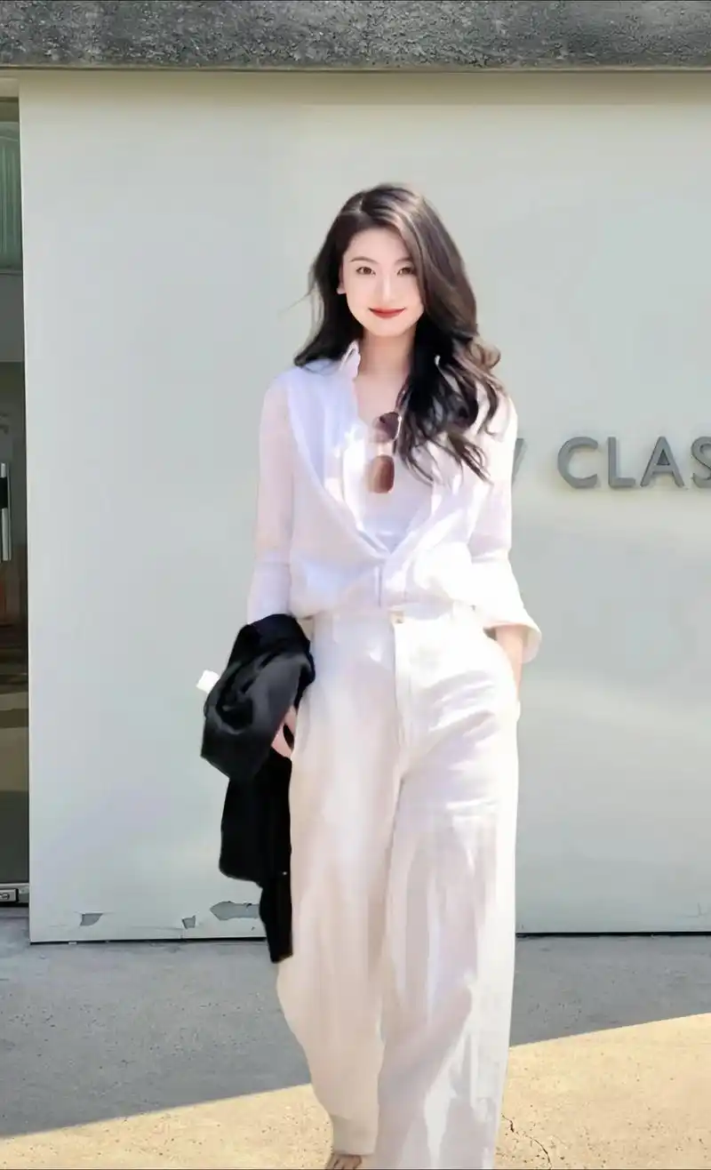 夏日慵懒松弛感穿搭.一身白亚麻衬衫套装来袭~ 白色棉麻长袖衬 - 抖音