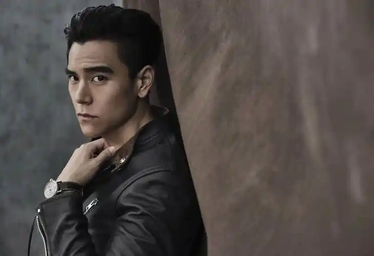 老婆是圈外人,网友:彭于晏扛下了所有_祝福_消息_时候