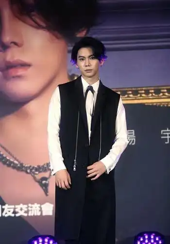 ▼ ▲ 年仅25岁的中日混血鲜肉帅哥杨宇腾,发行首张