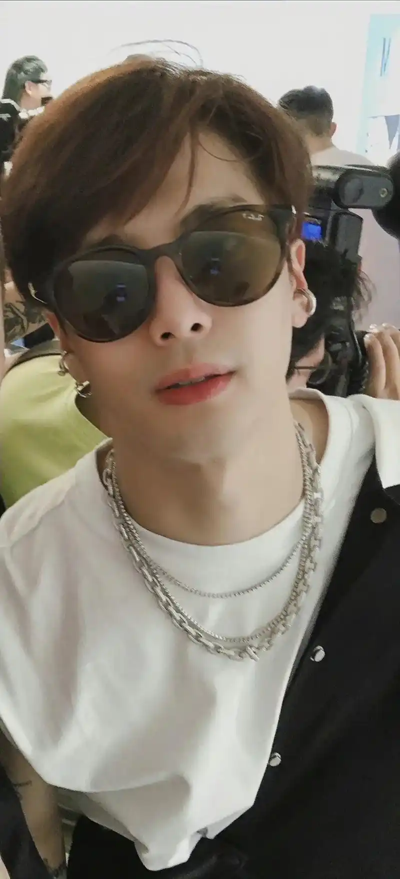 拿老婆手机发点自拍#panthepack #王嘉尔王嘉尔王嘉 - 抖音