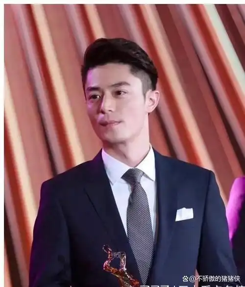 霍建华呼唤代拍,展现超高情商,网友直呼很温柔,很有范