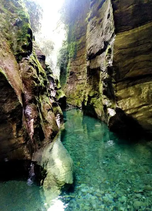 武陵山脉深处奇异的,屏山大峡谷