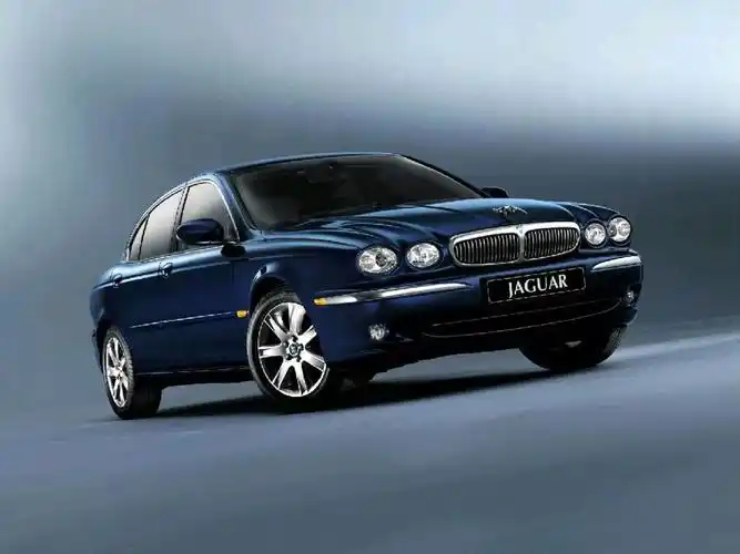 p>捷豹(jaguar),英国知名豪华汽车品牌,1922年诞生,创始人为 a