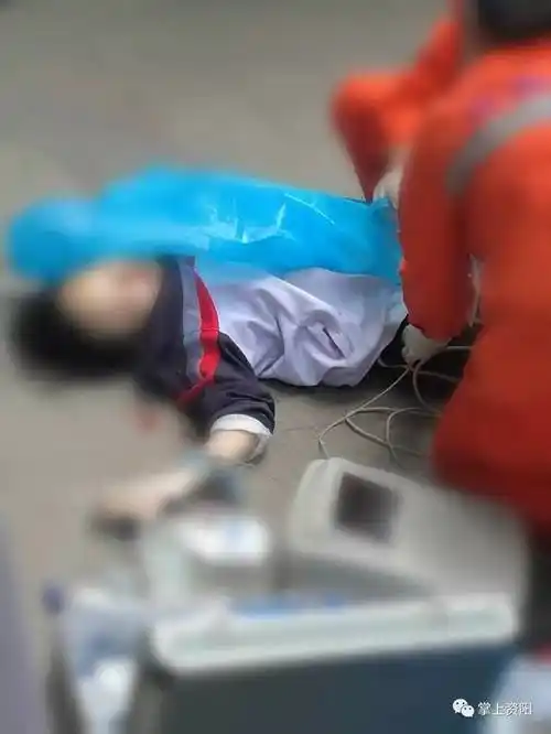 悲痛!15岁初中女生坠楼身亡 警方初步推定系自杀