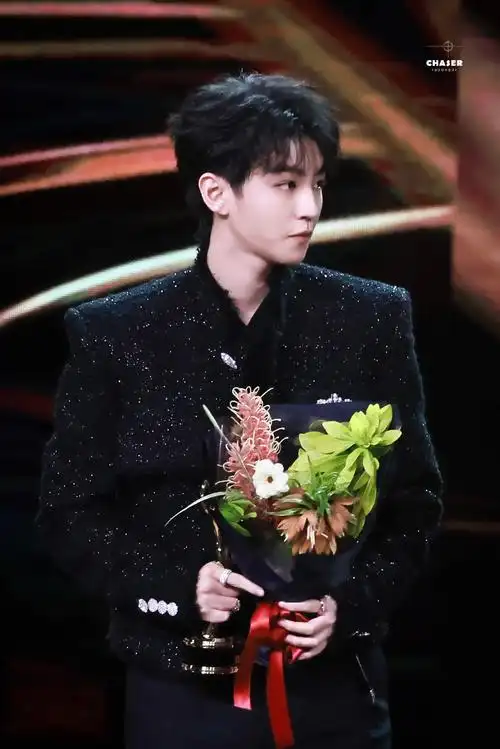 只为王俊凯#王俊凯超话230325 2022微博之夜 行程图包 高清共171p