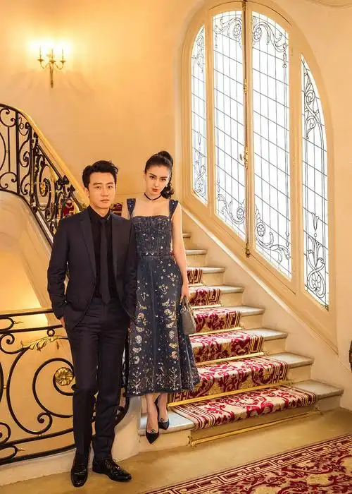 黄轩展不羁态度 与angelababy演绎蓝调浪漫