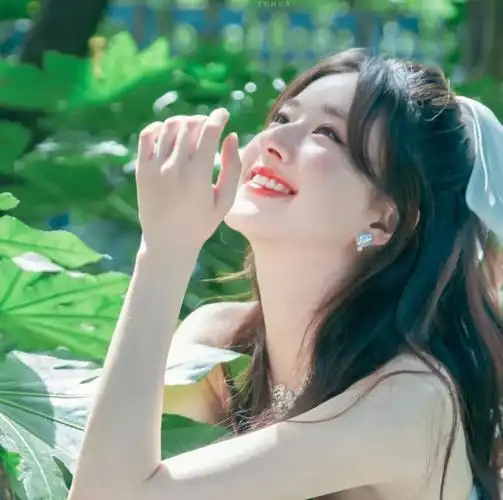 赵露思绝美头像第一弹