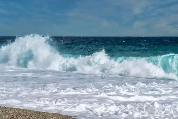 沙滩波涛大浪景观图片,高清图片,壁纸,自然风景 - 彼岸桌面