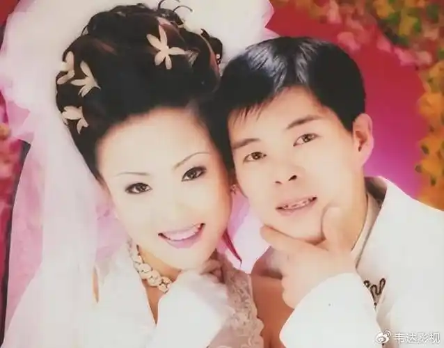 不过王小虎和张可不是现在才结婚,他们俩已经相互扶持度过了12年,而且