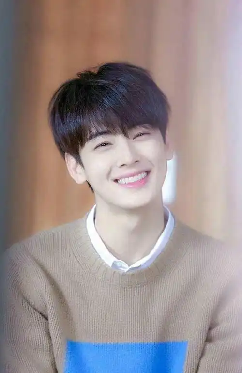 车银优小言文中纯净而美好的少年笑起来真的好暖好甜