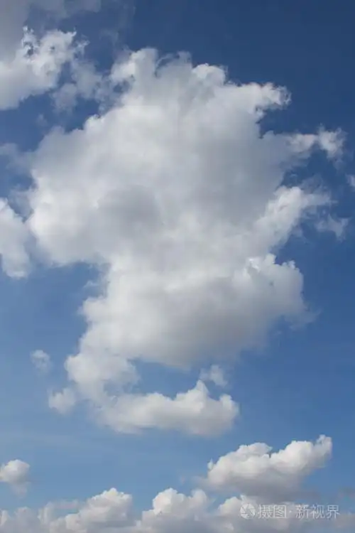 白色软绵绵的云