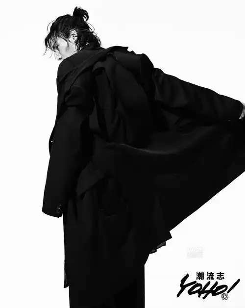 陈坤黑白质感大片曝光 半扎丸子头演绎漫撕男