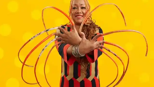 全球指甲最长的人,养了30年总长5米,生活不能自理,网友:真是活该