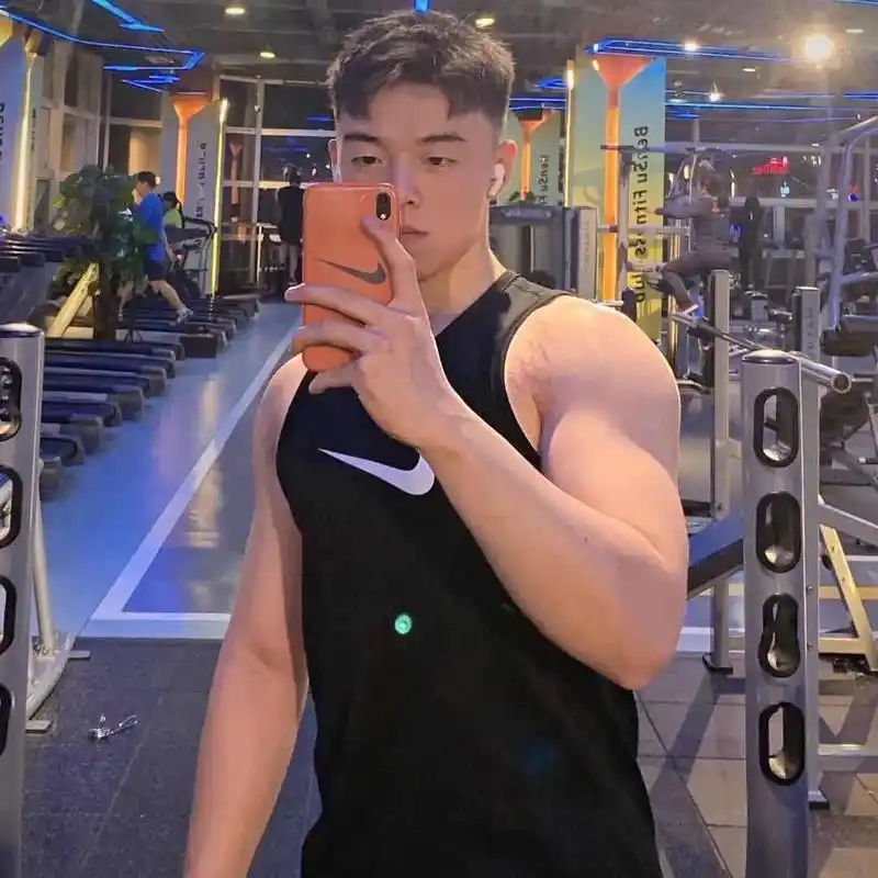 白皙小奶狗,这手臂太粗壮了~肌肉小奶狗.皮肤白皙,满脸的胶 - 抖音